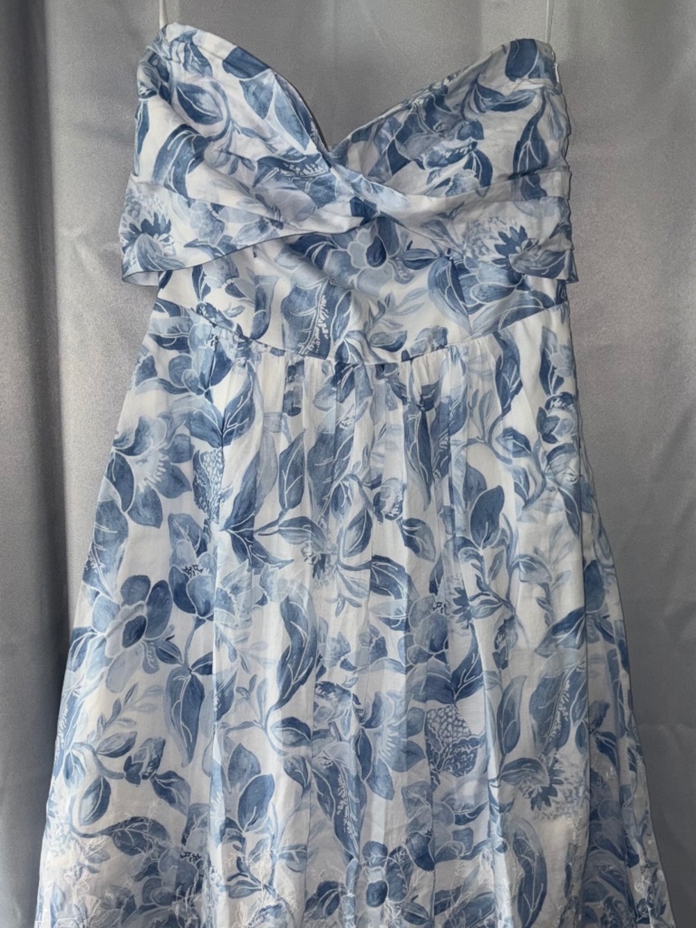 White House Black sleeveless dress